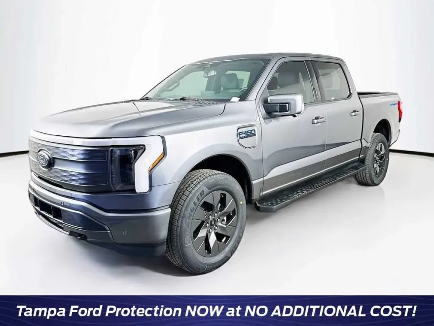 2025 Ford F-150 Lightning Lariat photo 1
