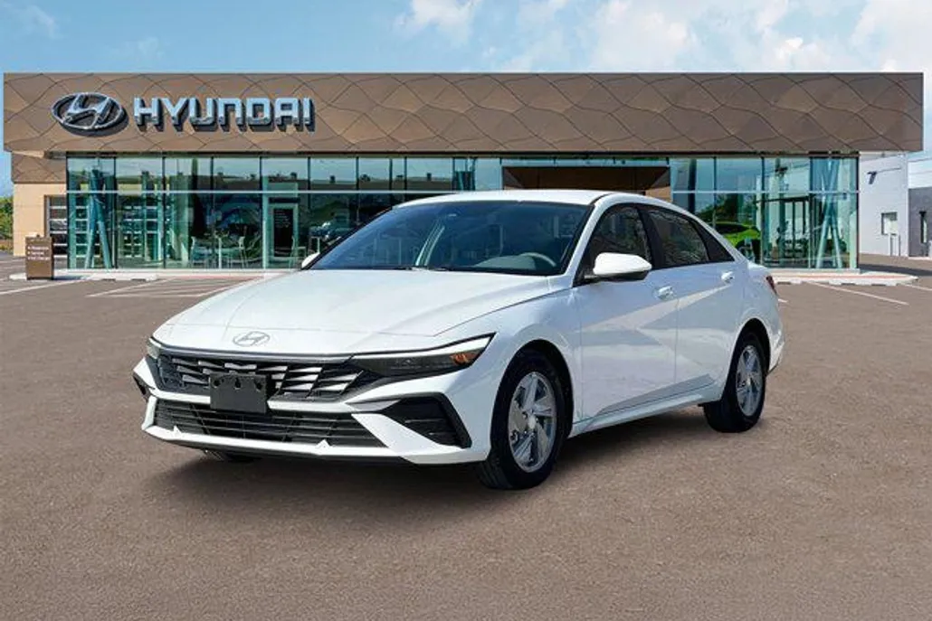 2025 Hyundai Elantra SE photo 1