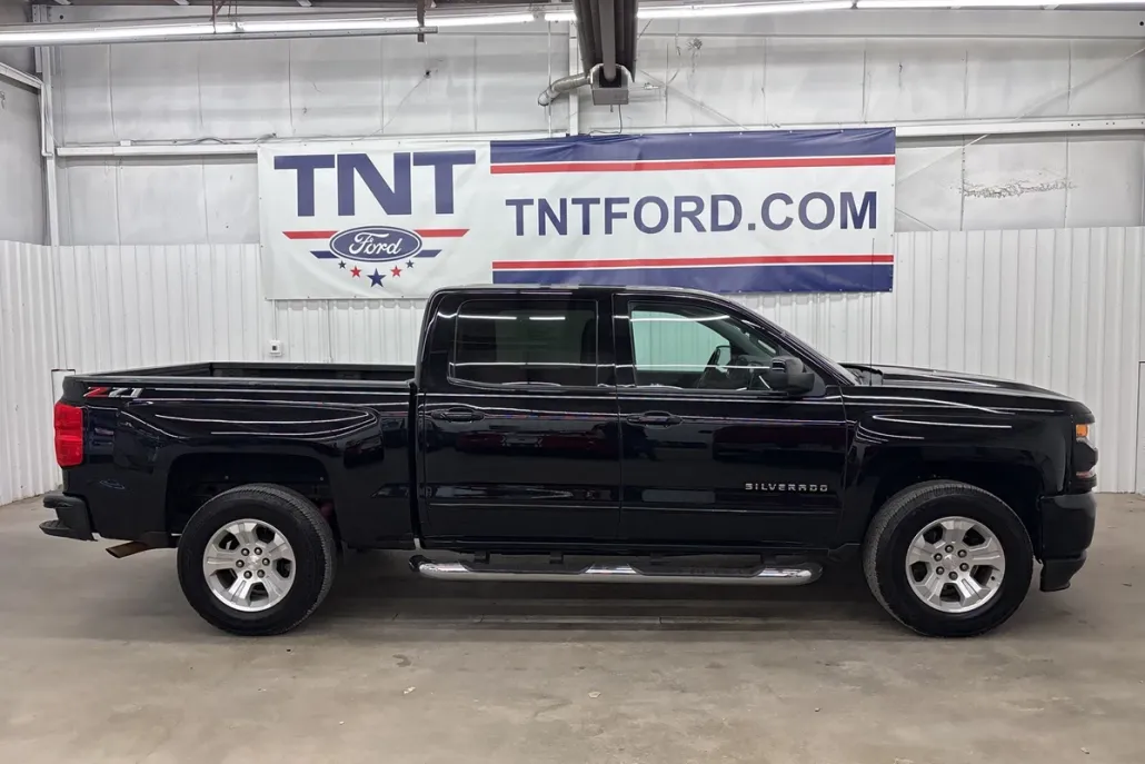 2018 Chevrolet Silverado 1500 LT photo 1