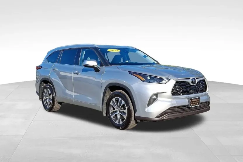 2022 Toyota Highlander XLE photo 1