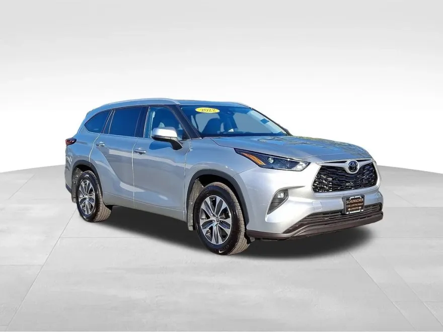 2022 Toyota Highlander XLE photo 1