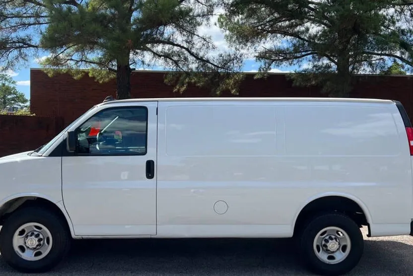 2021 Chevrolet Express 2500 Cargo photo 1