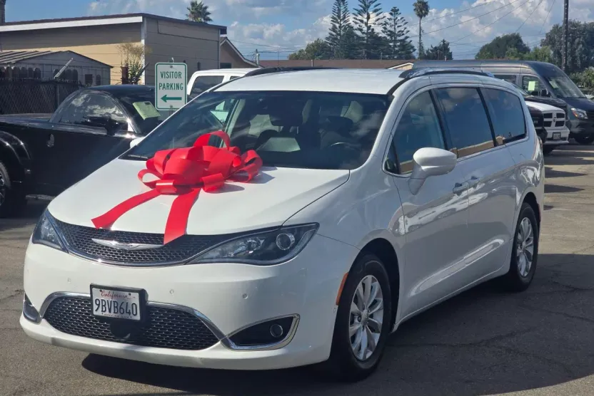 2018 Chrysler Pacifica Touring Plus photo 1