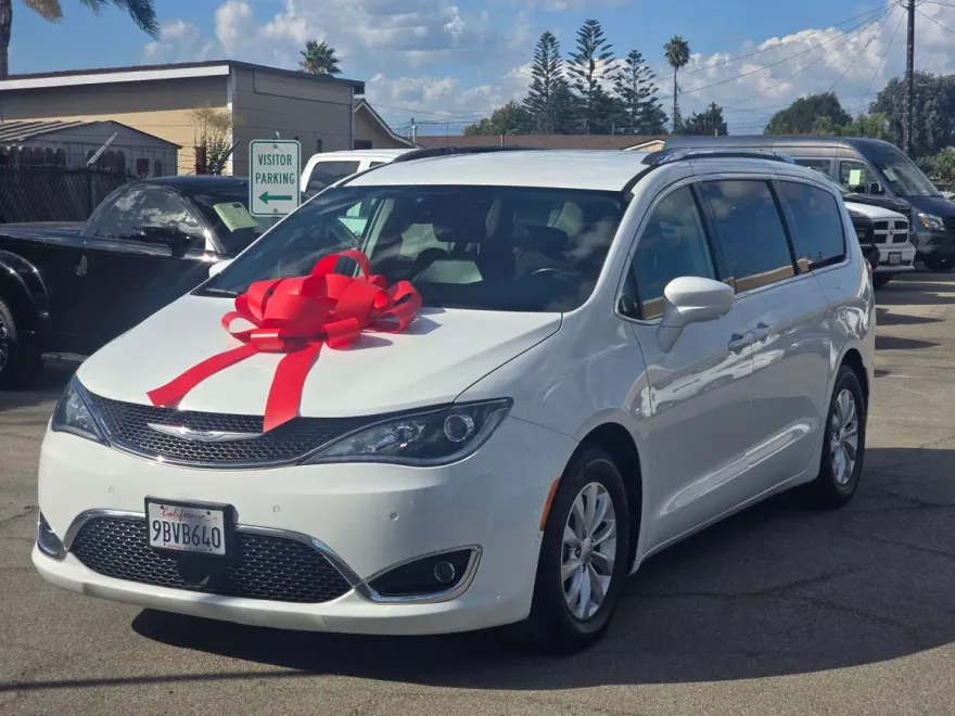 2018 Chrysler Pacifica Touring Plus photo 1