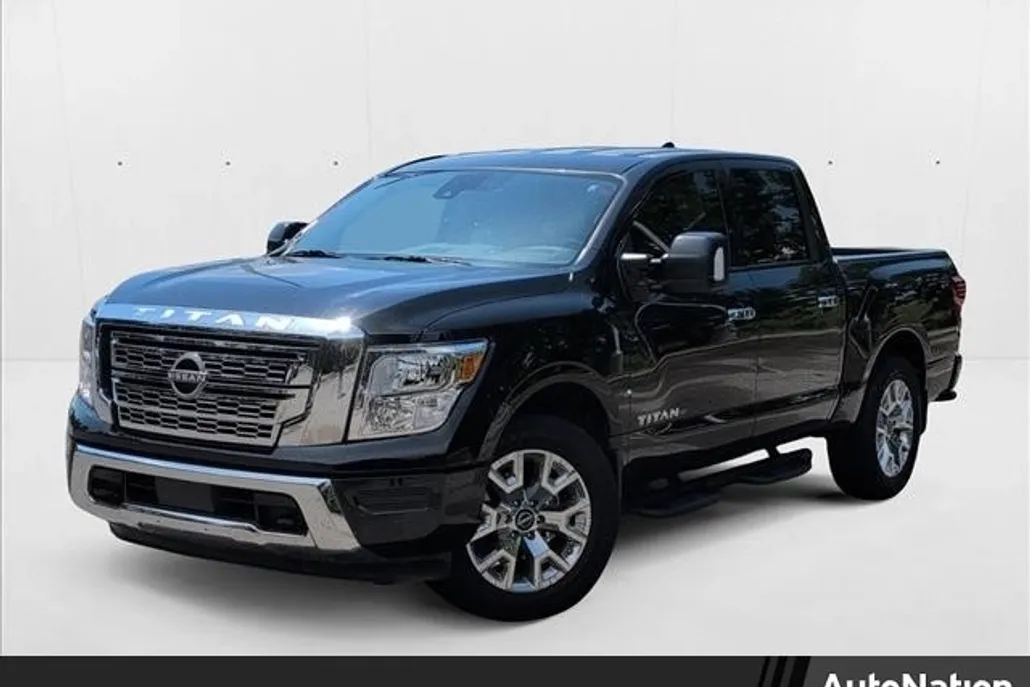 2023 Nissan Titan SV Crew Cab photo 1