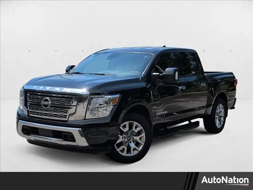 2023 Nissan Titan SV Crew Cab photo 1