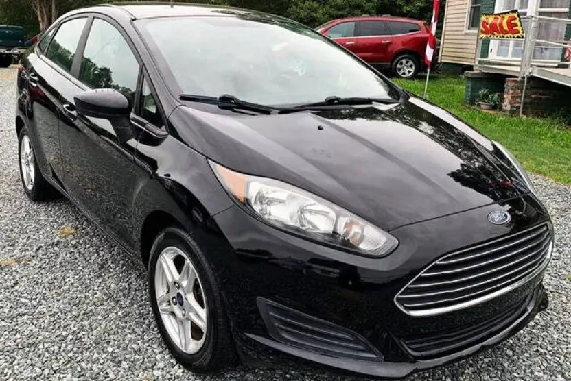 2017 Ford Fiesta SE photo 1