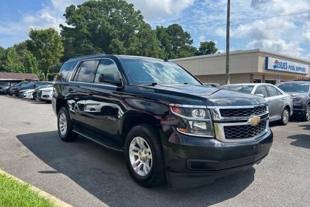 2016 Chevrolet Tahoe LT photo 1