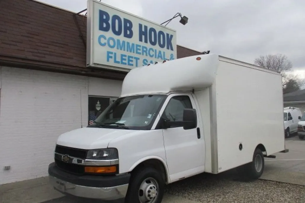 2021 Chevrolet Express 3500 Cutaway photo 1