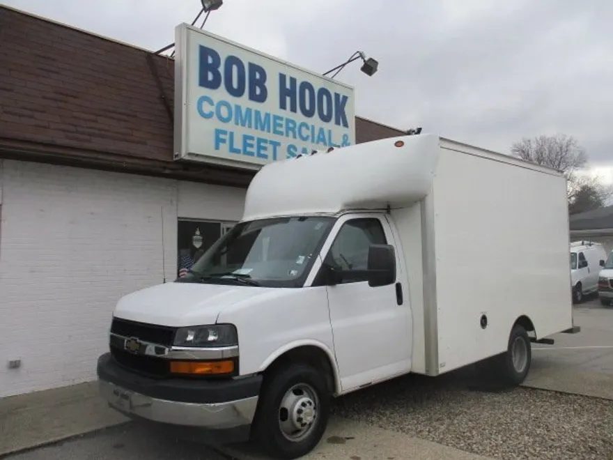 2021 Chevrolet Express 3500 Cutaway photo 1