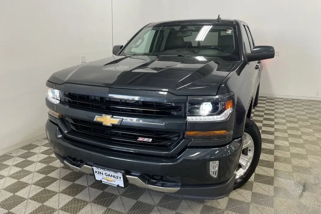 2018 Chevrolet Silverado 1500 LT photo 1