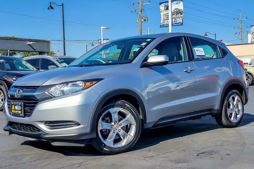2017 Honda HR-V LX photo 1