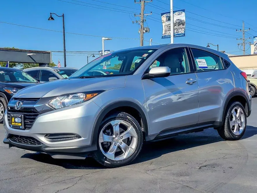 2017 Honda HR-V LX photo 1