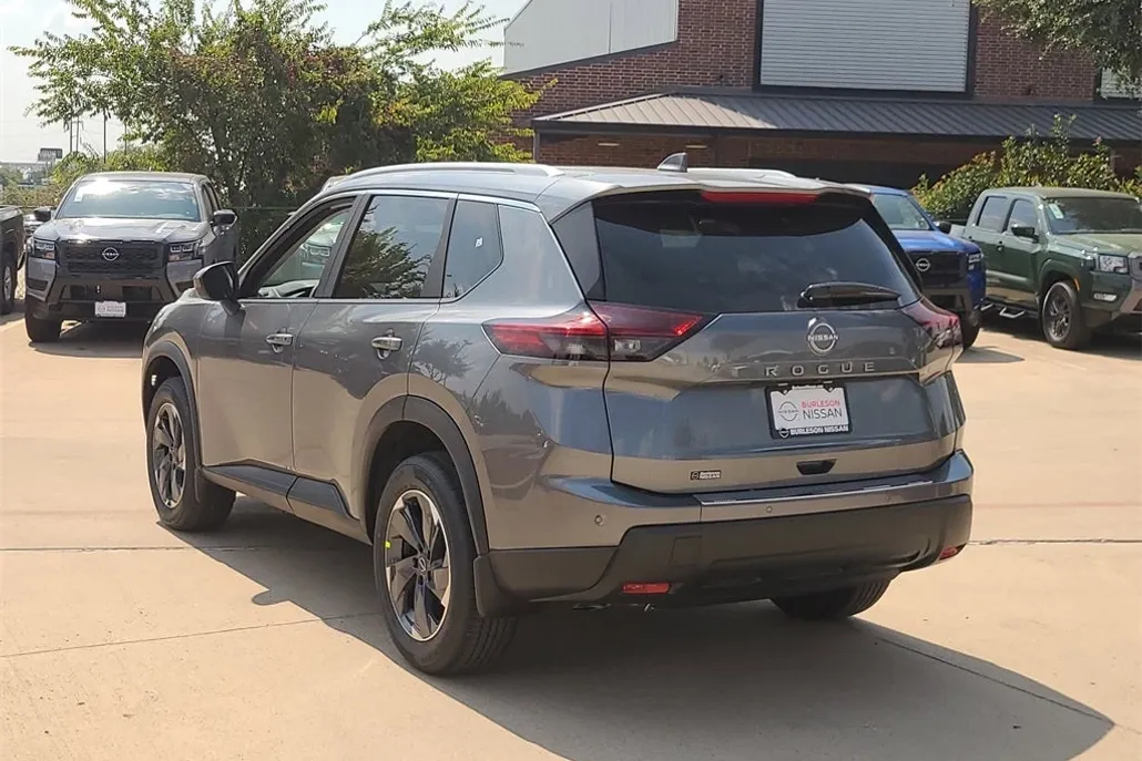 2026 Nissan Rogue SV photo 1