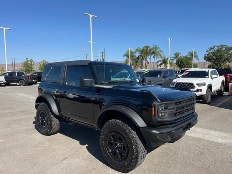 2023 Ford Bronco Base photo 1