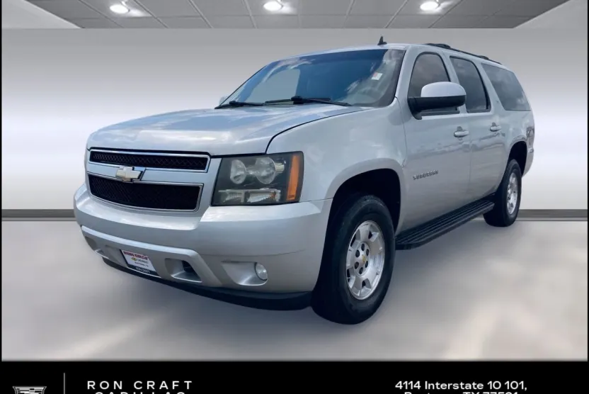 2010 Chevrolet Suburban 1500 LT photo 1