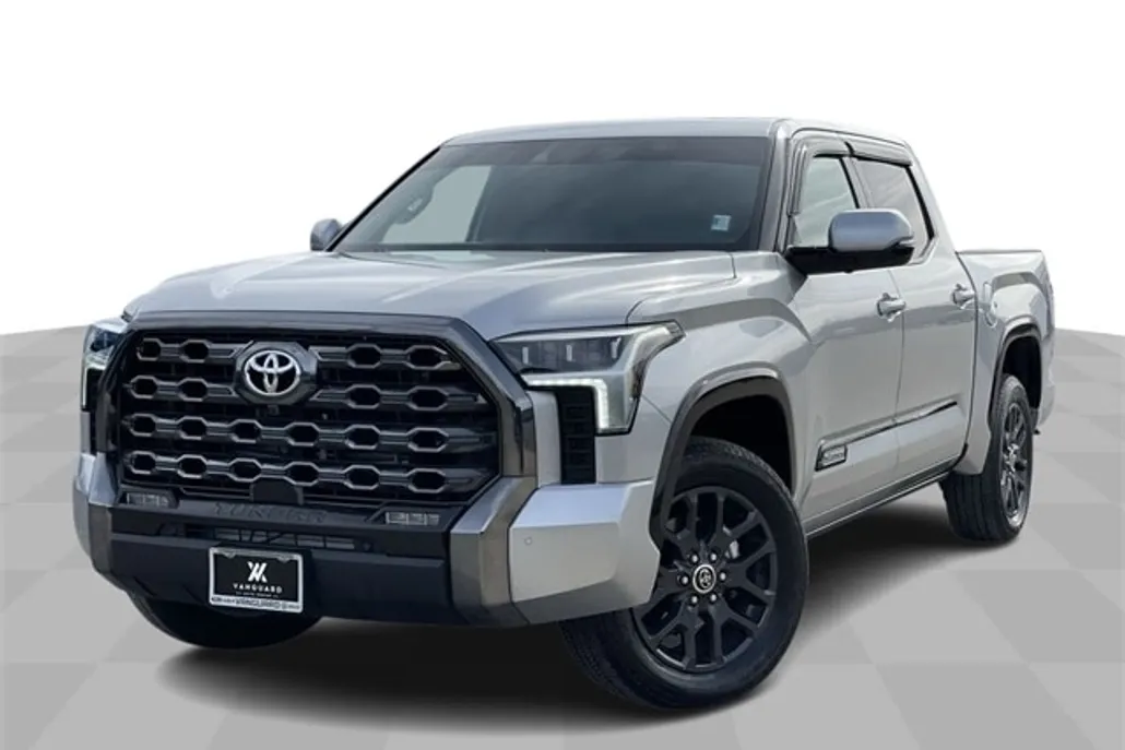 2023 Toyota Tundra Platinum photo 1