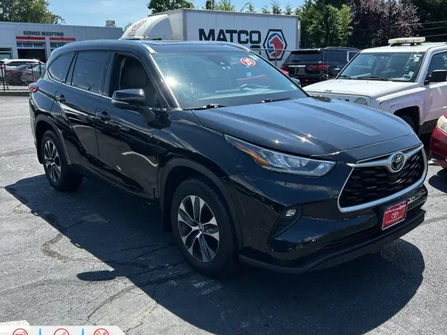 2020 Toyota Highlander XLE Sport photo 1