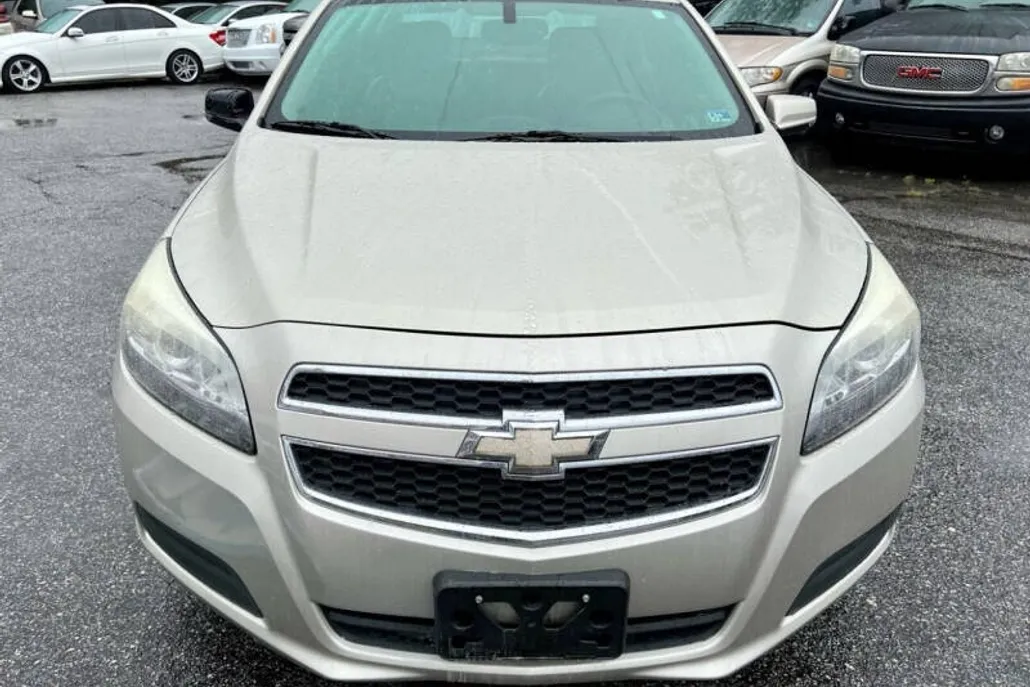 2013 Chevrolet Malibu 1LT photo 1