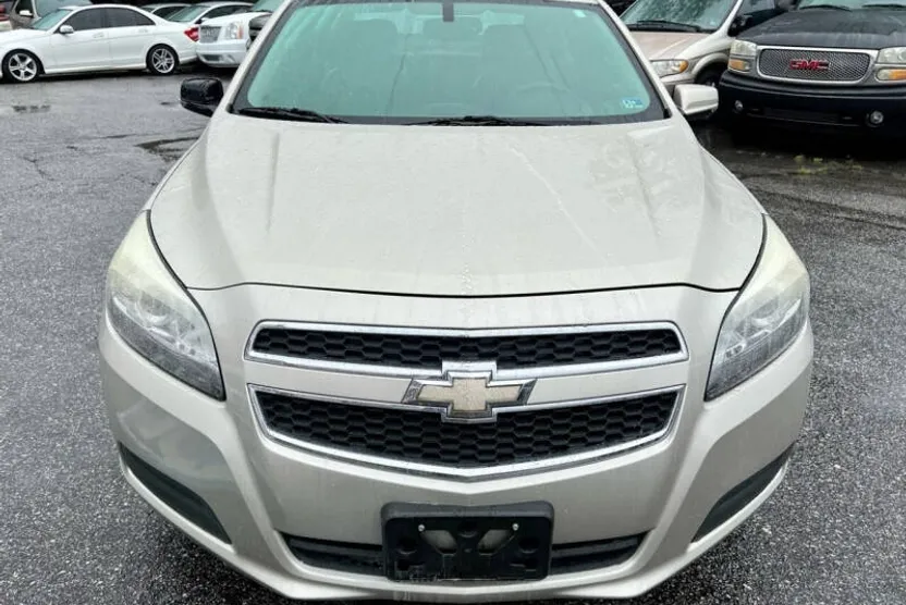 2013 Chevrolet Malibu 1LT photo 1