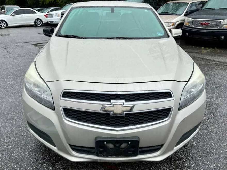 2013 Chevrolet Malibu 1LT photo 1