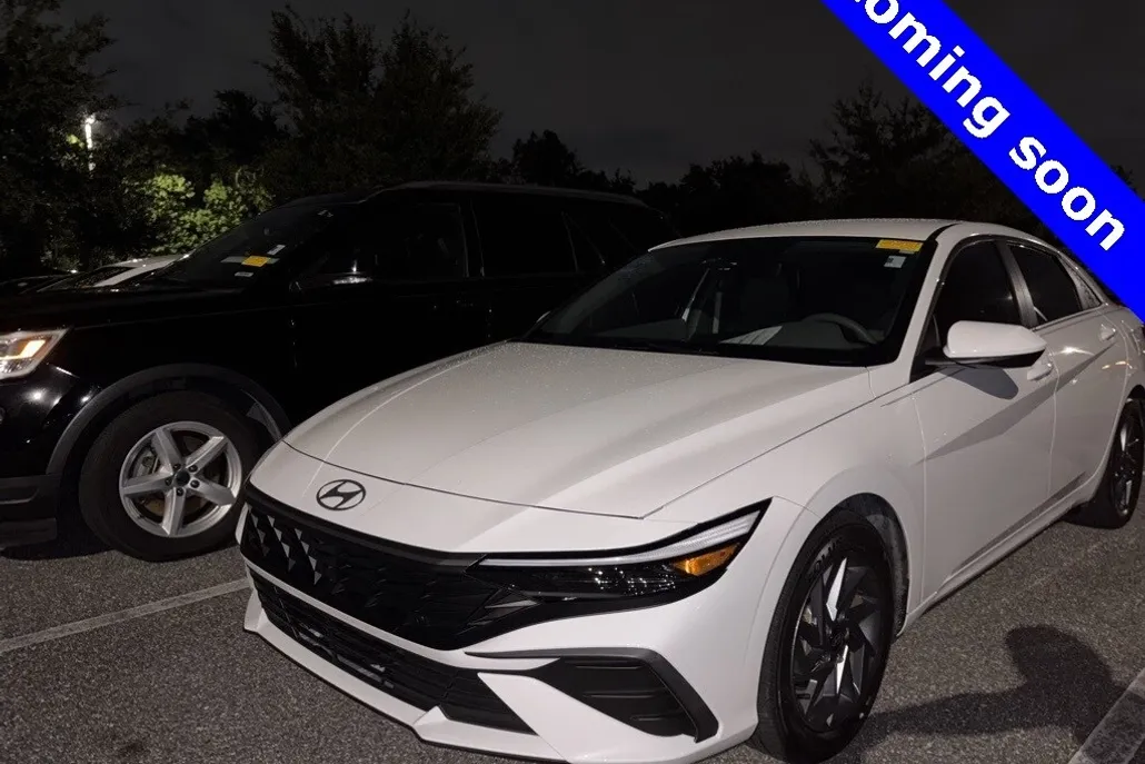 2024 Hyundai Elantra SEL photo 1