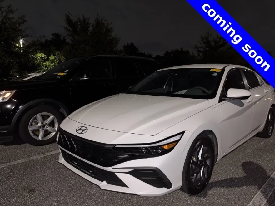 2024 Hyundai Elantra SEL photo 1