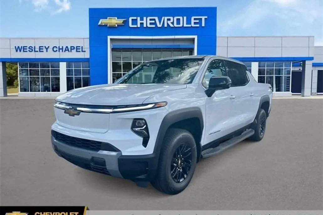 2026 Chevrolet Silverado EV LT photo 1