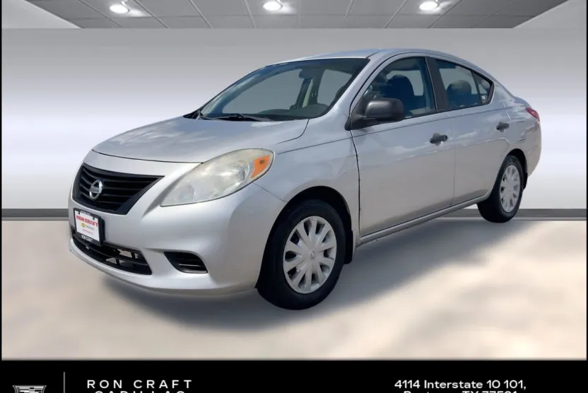 2014 Nissan Versa S photo 1