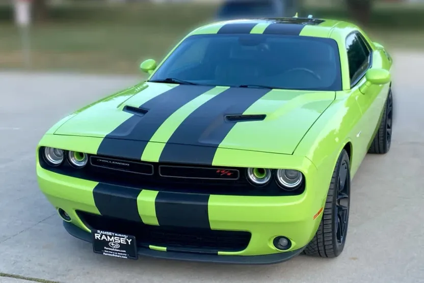 2015 Dodge Challenger R/T Plus photo 1
