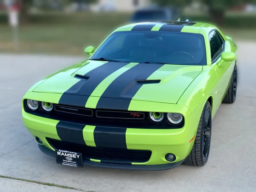 2015 Dodge Challenger R/T Plus photo 1