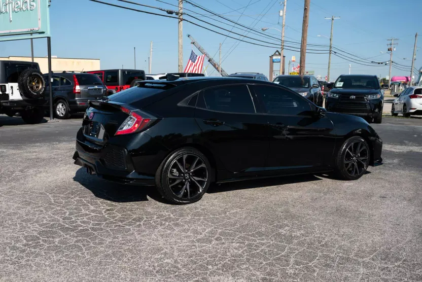 2018 Honda Civic Sport Touring photo 1