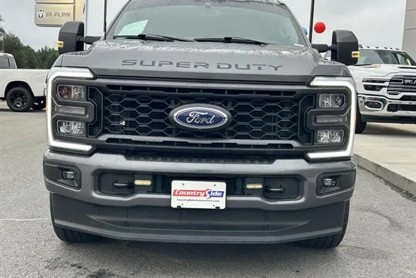 2023 Ford F-250 Lariat photo 1