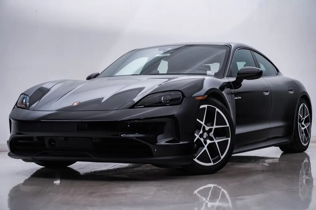 2025 Porsche Taycan S photo 1