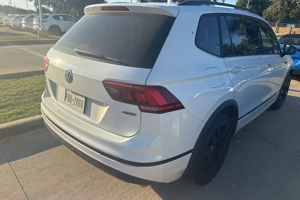 2021 Volkswagen Tiguan SE R-Line Black photo 1