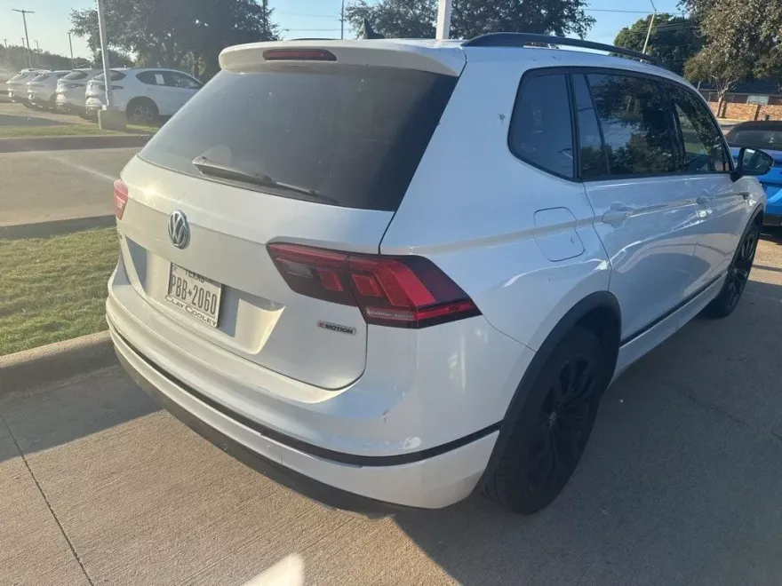 2021 Volkswagen Tiguan SE R-Line Black photo 1
