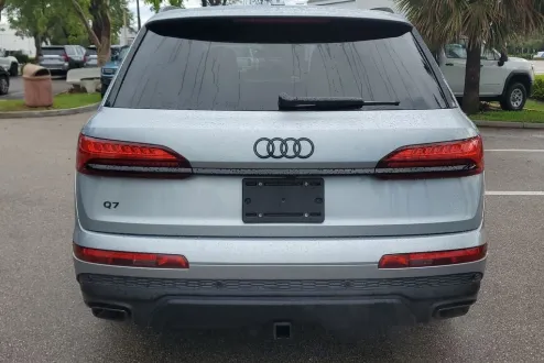 2025 Audi Q7 Prestige photo 2