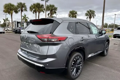 2025 Nissan Rogue Platinum photo 3