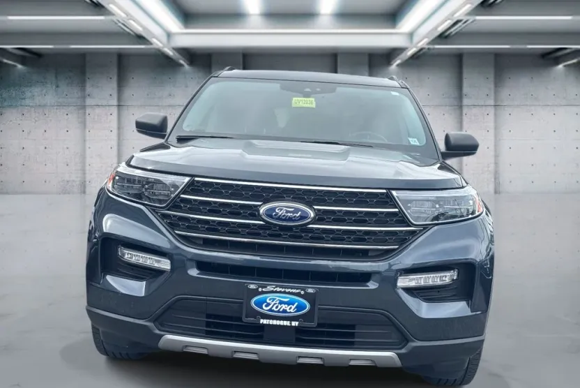 2022 Ford Explorer XLT photo 1
