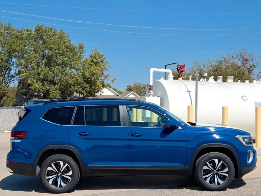 2026 Volkswagen Atlas SE photo 1
