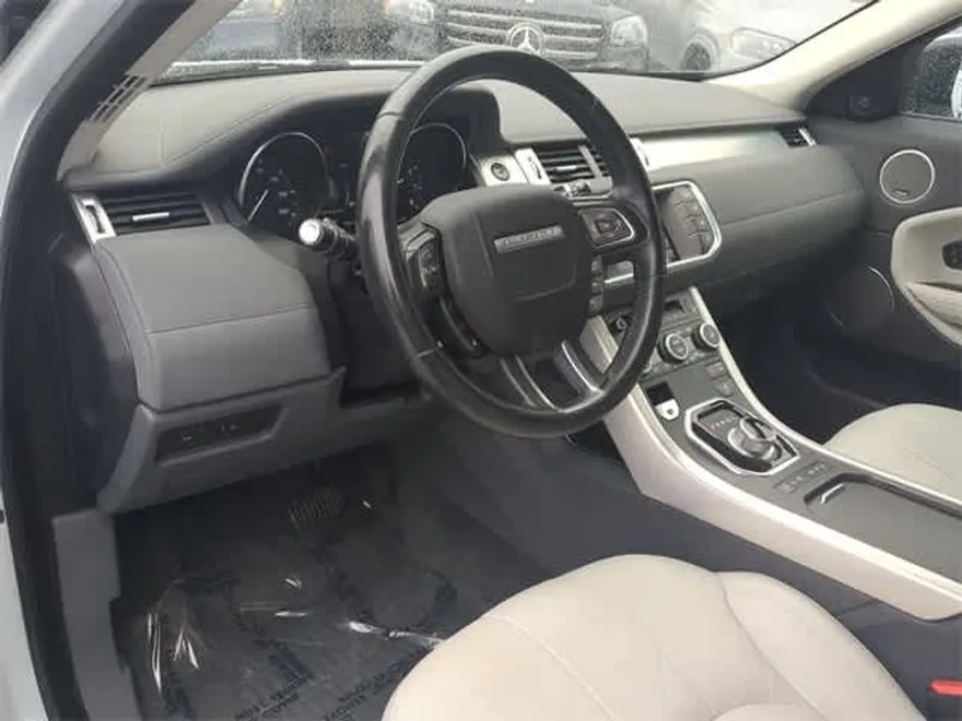 2016 Land Rover Range Rover Evoque SE photo 1