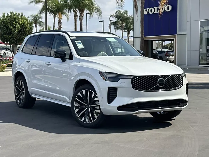 2026 Volvo XC90 T8 photo 1
