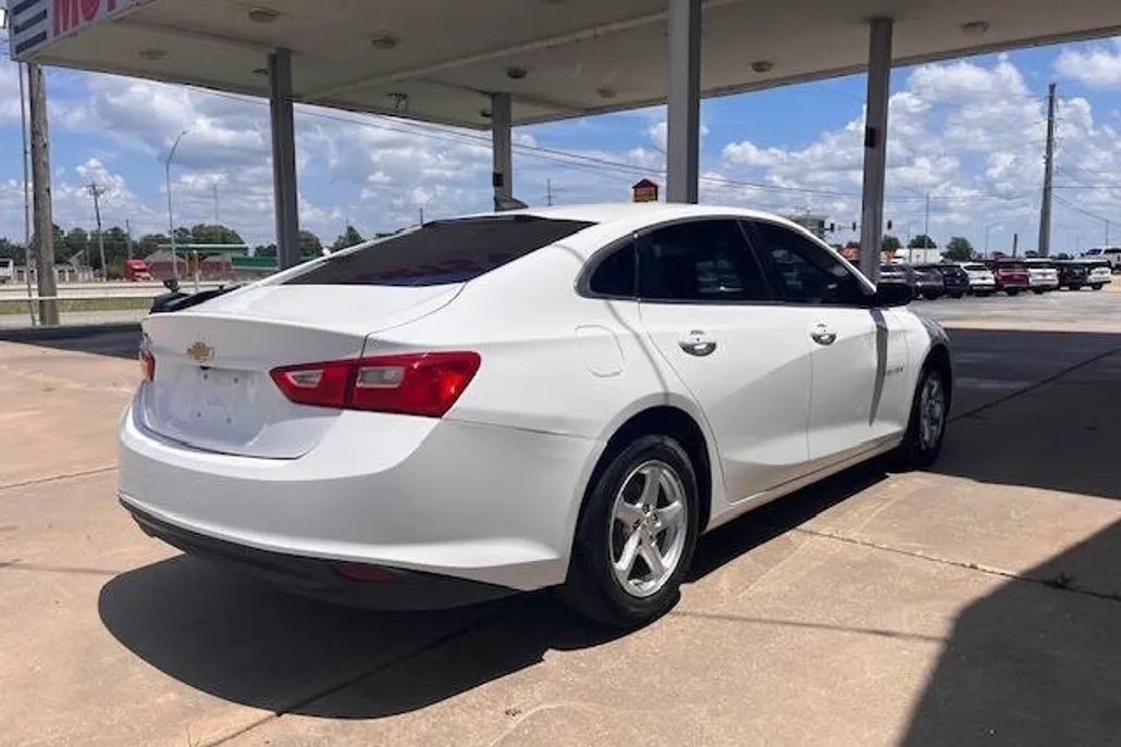 2018 Chevrolet Malibu LS photo 1