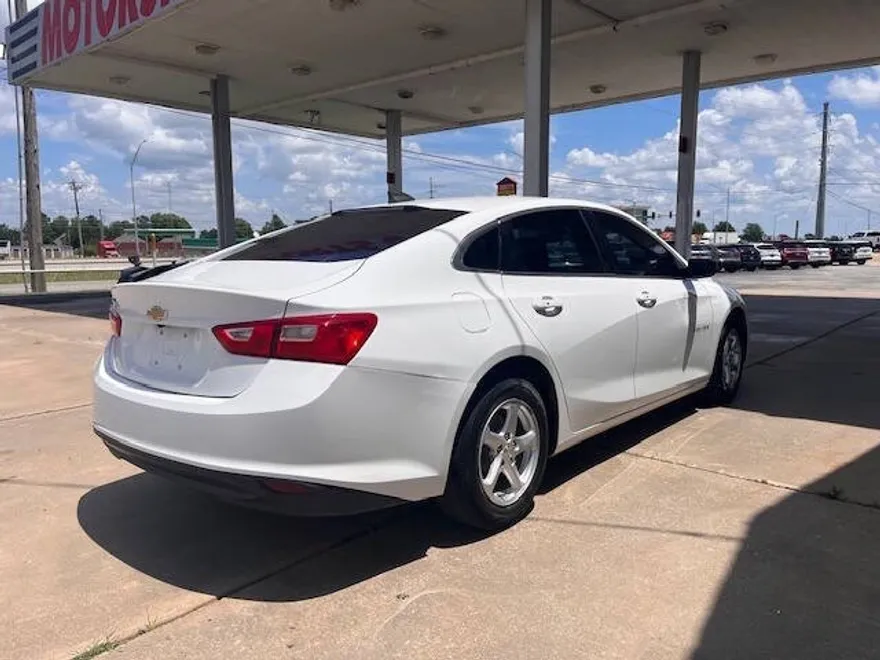 2018 Chevrolet Malibu LS photo 1