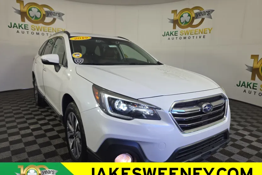 2019 Subaru Outback 3.6R Touring photo 1