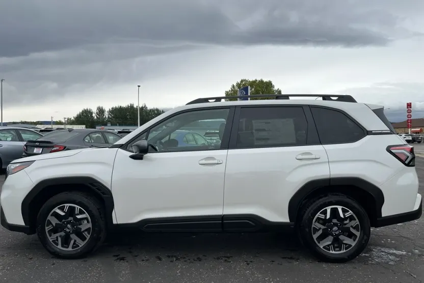 2025 Subaru Forester Premium photo 1