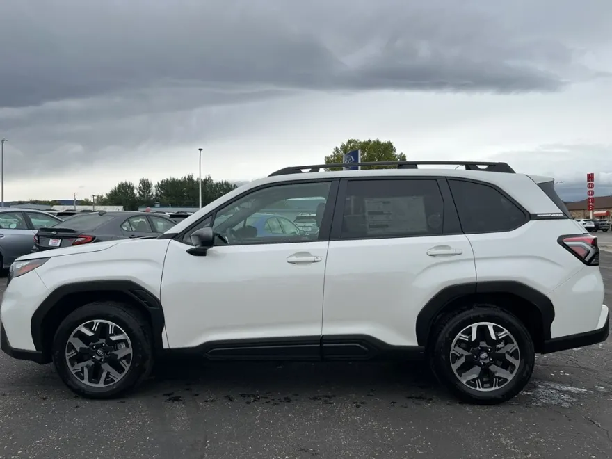 2025 Subaru Forester Premium photo 1