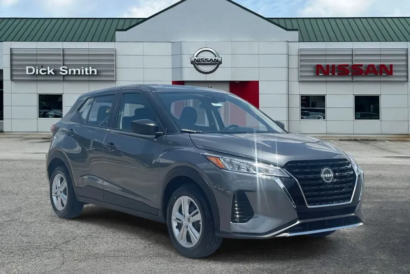 2025 Nissan Kicks Play S photo 1