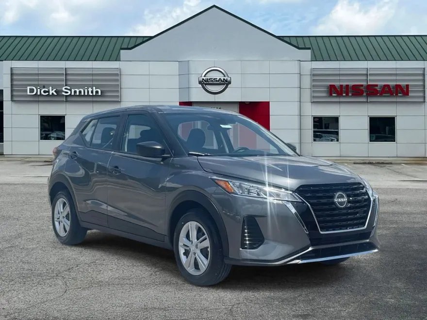 2025 Nissan Kicks Play S photo 1