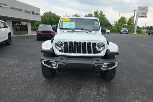 2025 Jeep Wrangler Sahara photo 3